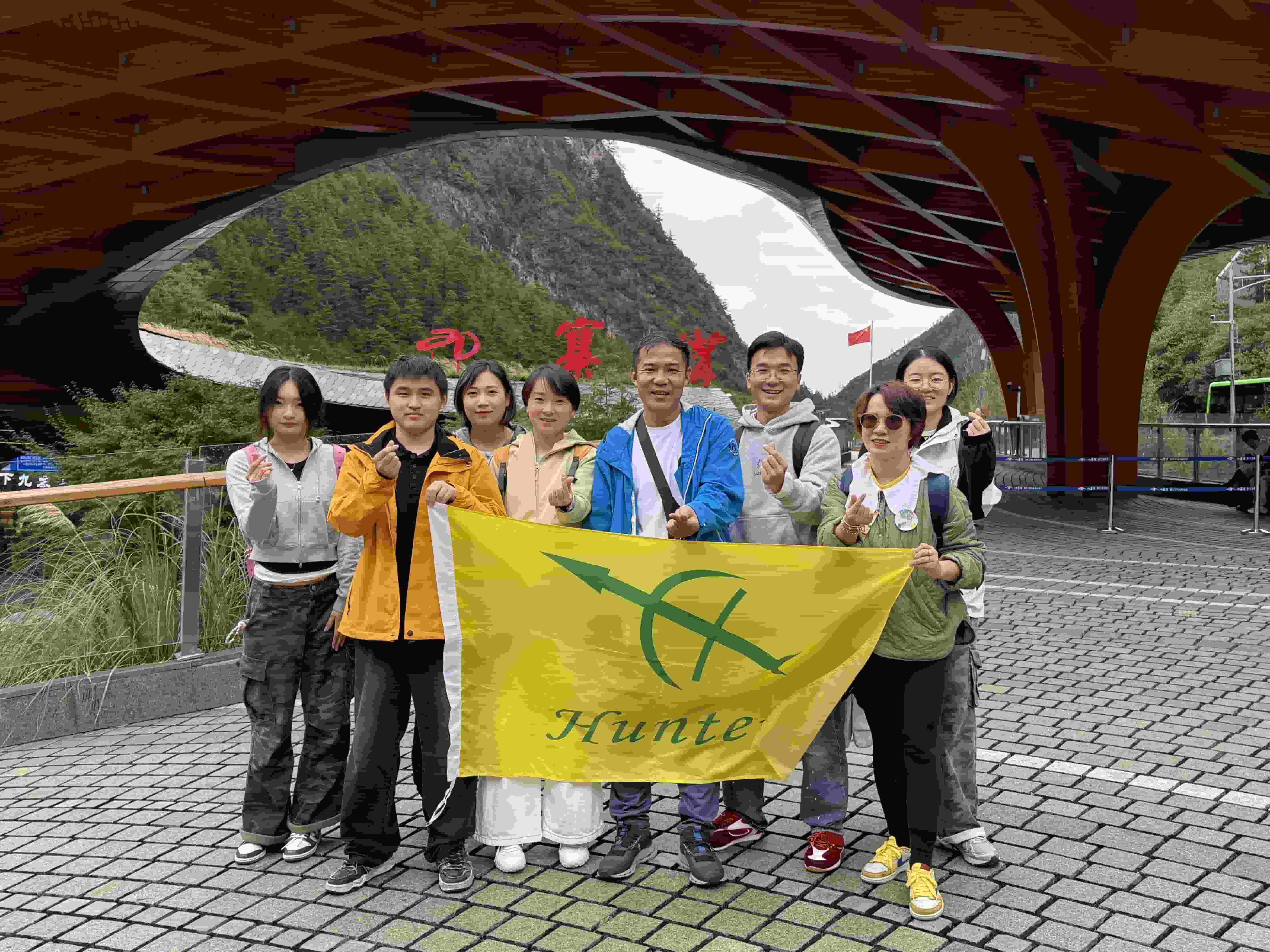 Za horami a moři, spojující řemeslo | Dokument o týmovém výletu společnosti Shanghai Visa Plastics „Jiuzhaigou-Huanglong-Chengdu“